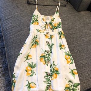 Size M Mimi chica summer dress.
